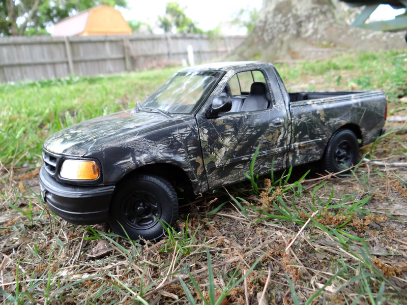 Illustration for article titled 1:18 Scale Camo F-150 by ERTL My first Live and Let Diecast! Review!